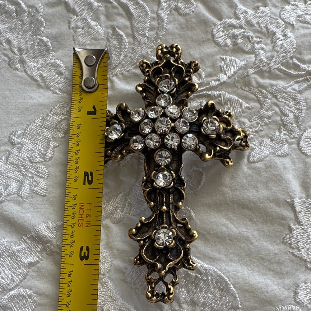 Vintage Style Gold and Diamond Cross Pendant - Picture 7 of 8